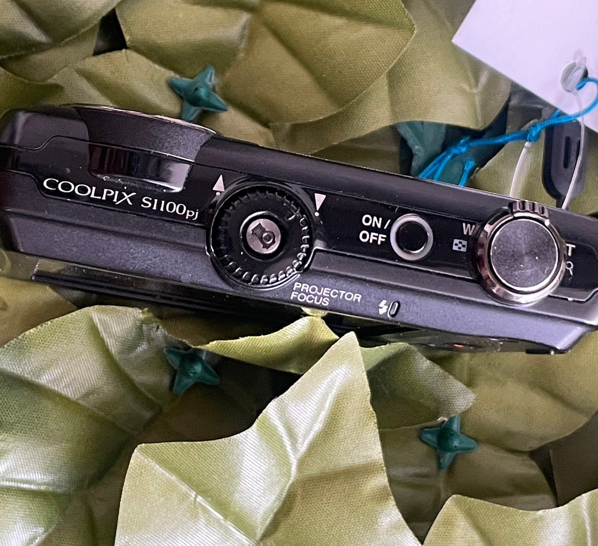 Nikon Coolpix S1100pj w/Built-in projector
